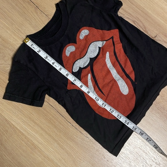 Rolling Stones Black T Shirt. Lips. Size 4 kids.‎ Excellent condition! - Picture 3 of 5